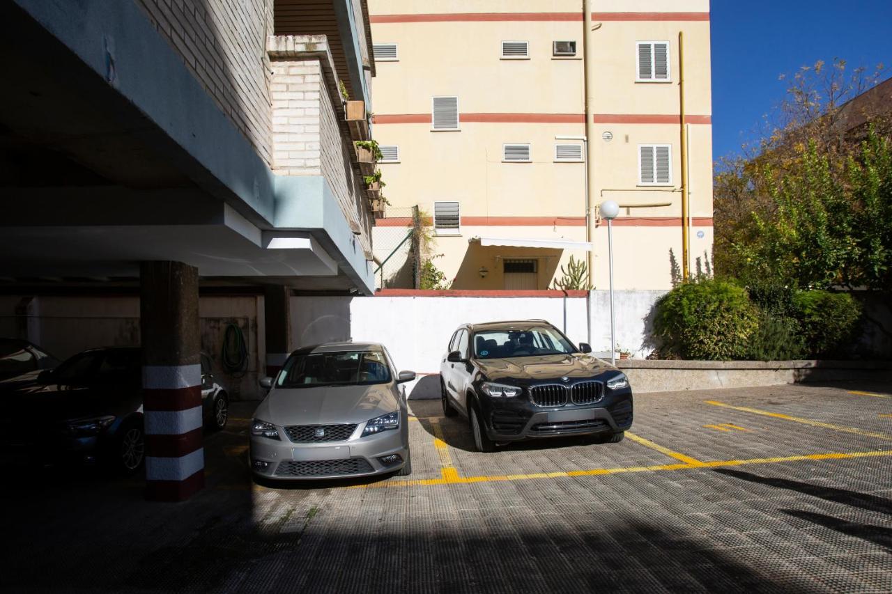 Borbolla Sevilla Urban - Parking Luaran gambar